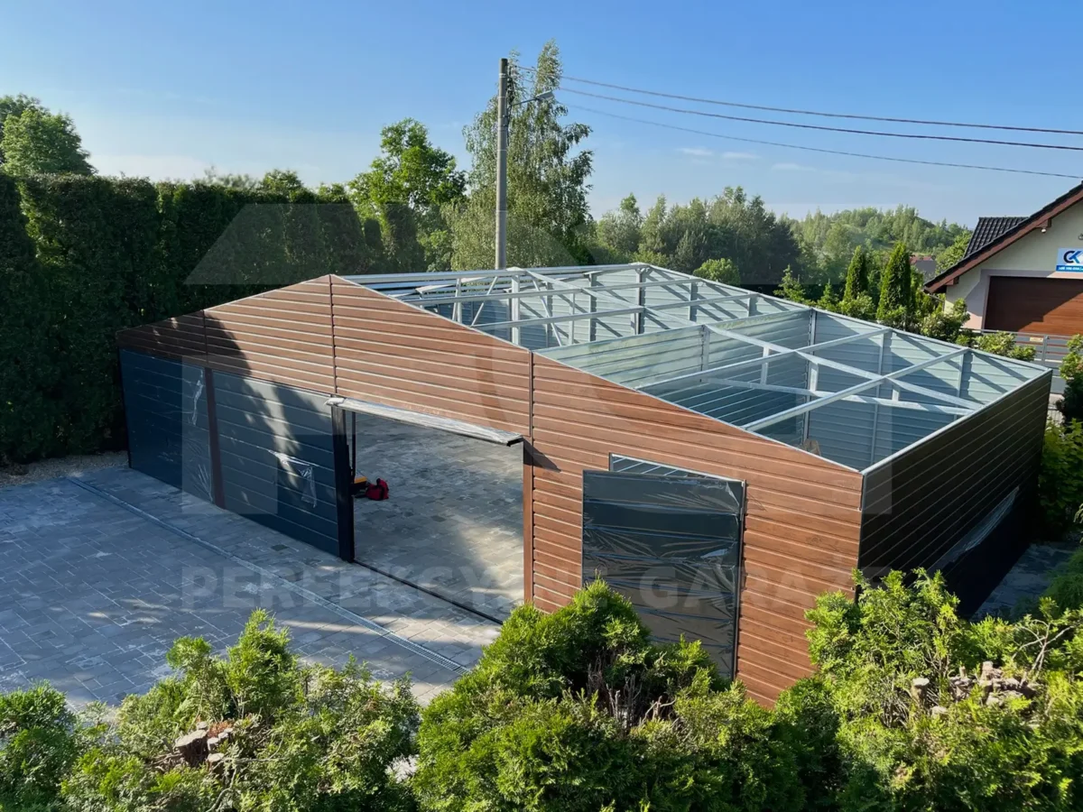 Garaż blaszany trzystanowiskowy 12 x 6 Premium, bramy i drzwi