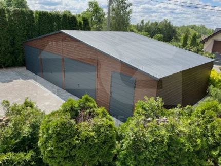 Garaż blaszany trzystanowiskowy 12 x 6 Premium, bramy i drzwi