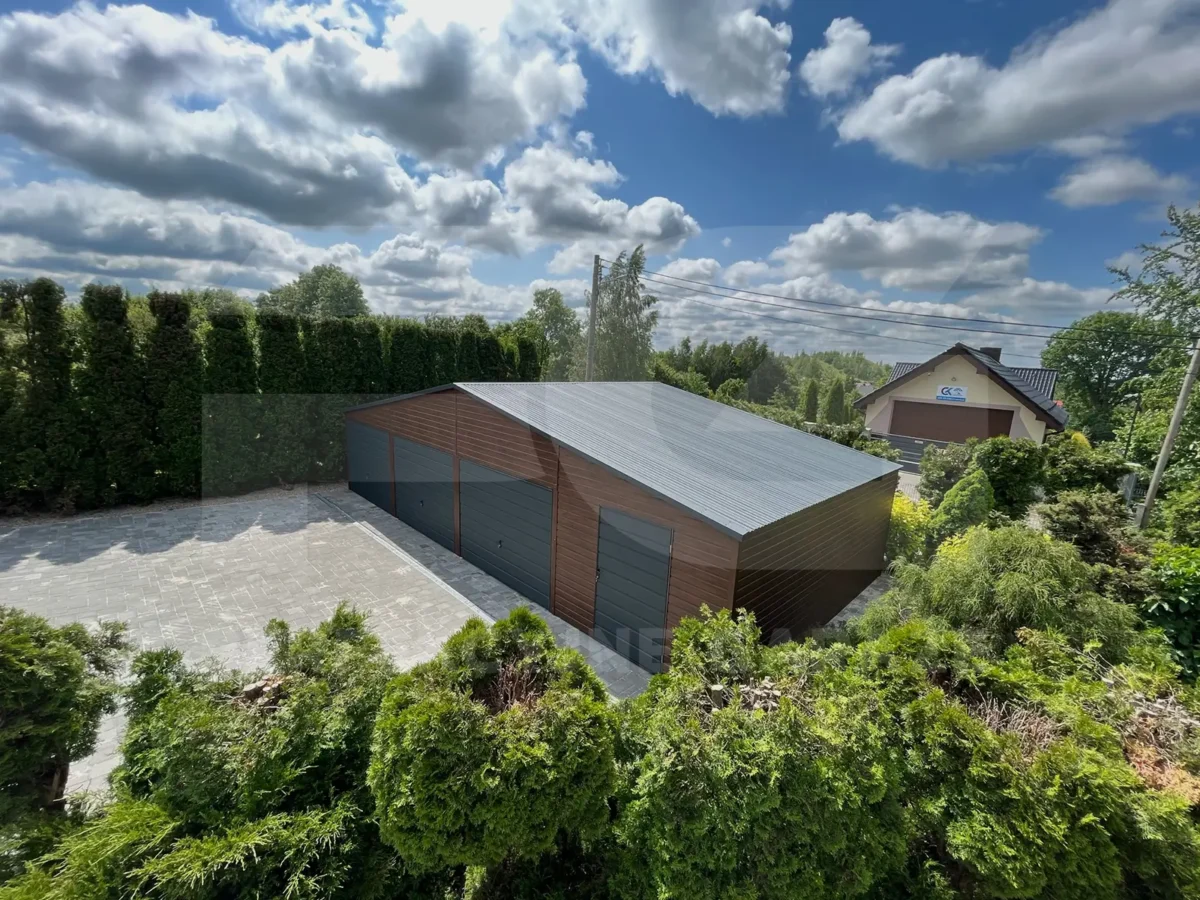 Garaż blaszany trzystanowiskowy 12 x 6 Premium, bramy i drzwi