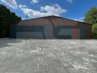 Garaż blaszany 10 x 6 Premium orzech, bramy i drzwi grafit widok z przodu na wprost