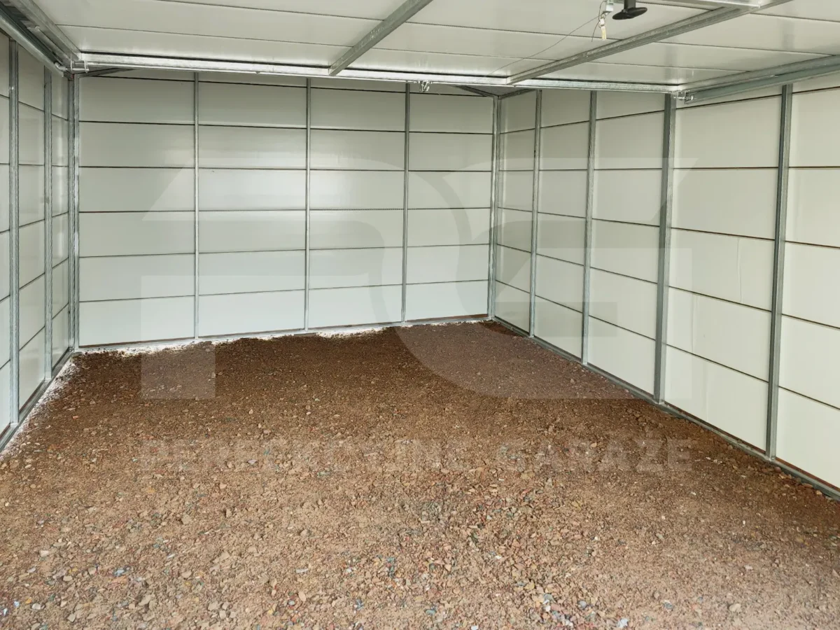 Garaż blaszany 4 x 5 Premium ocieplony widok od środka