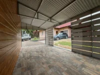 Garaż blaszany 5 x 6 Premium z wiata ażurową 3 x 6 multigloss widok z wiaty