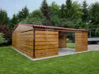 Realizacje garaży Premium drewnopodobnych Garaż blaszany 5 x 6 Premium z wiata ażurową 3 x 6 multigloss widok z tyłu