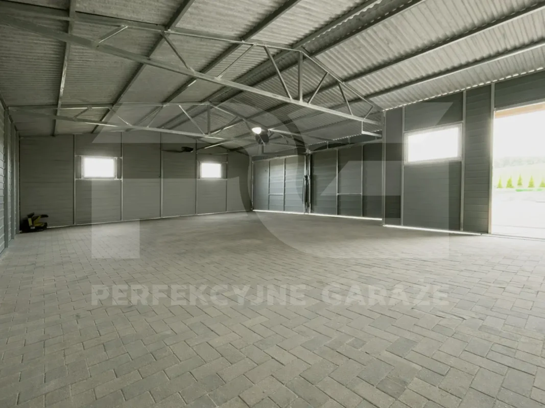 Garaż blaszany 9 x 6 Premium z wiata ażurową wnętrze