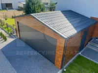 Garaż na zgłoszenie z bramą segmentową 6 x 5.8 Premium widok z góry na blachodachówkę